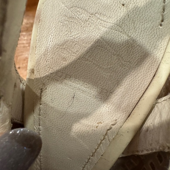 Beautiful gently used Burberry wedged in size 37 - Picture 3 of 4